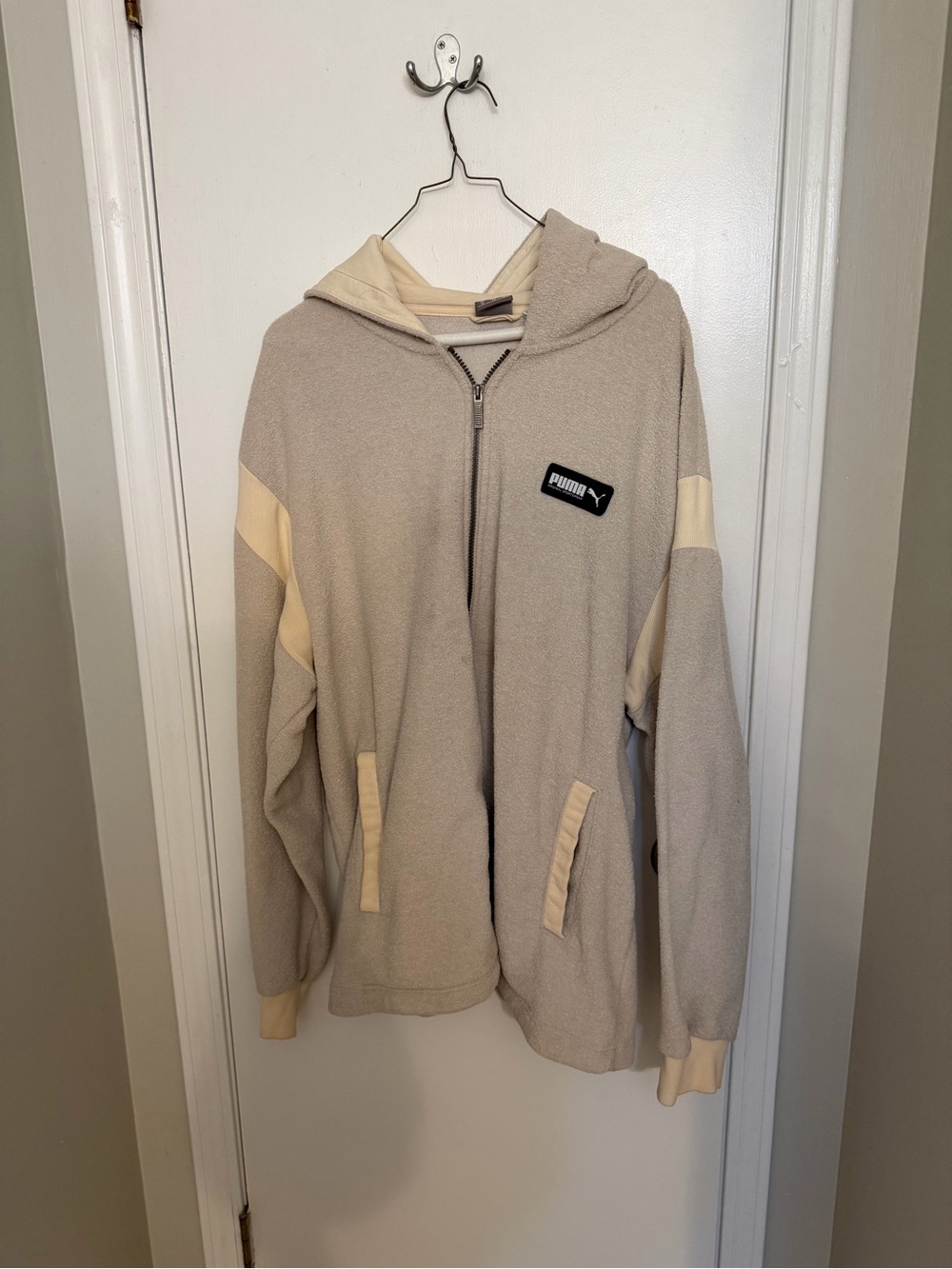Puma Menβs Beige and Cream Zip-Up Hooded Sweater